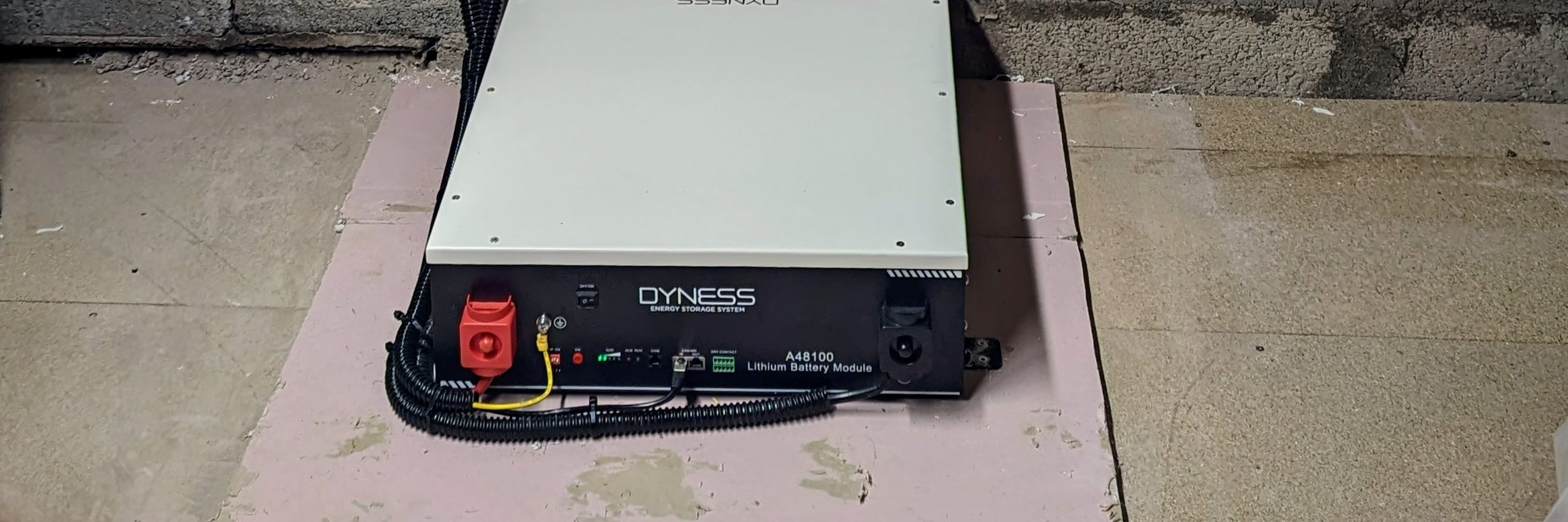 Solar inverter and battery installation