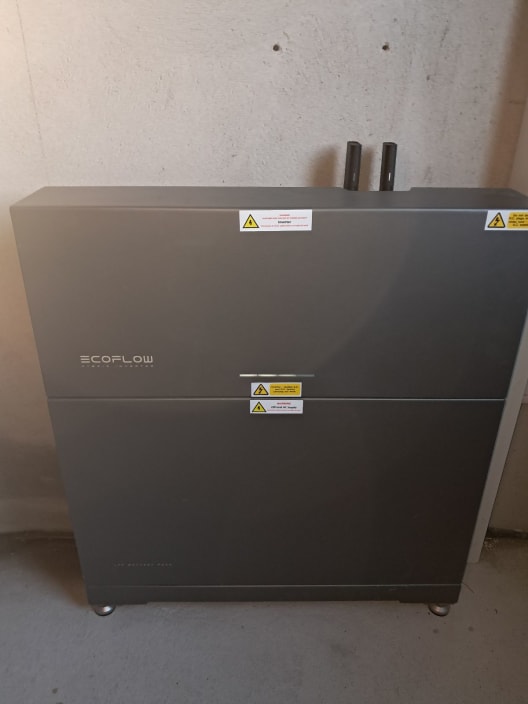 Solar Inverter and Battery combo in an Irish utitliy room