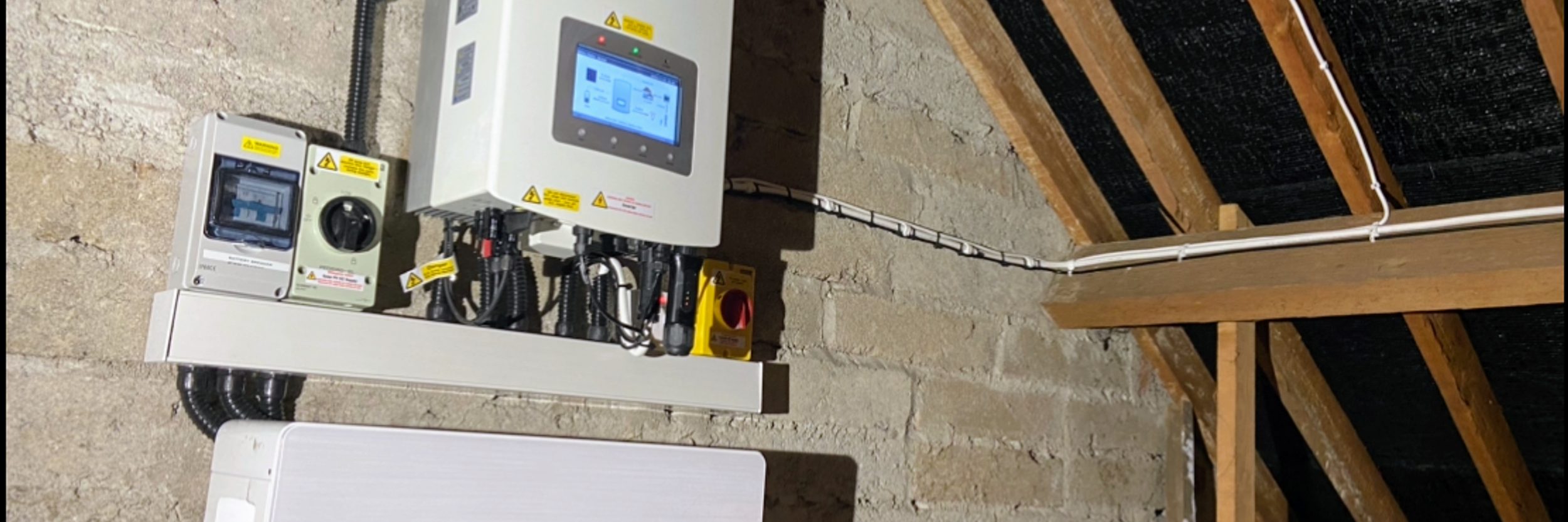 Solis inverter and battery installed on a brick wall